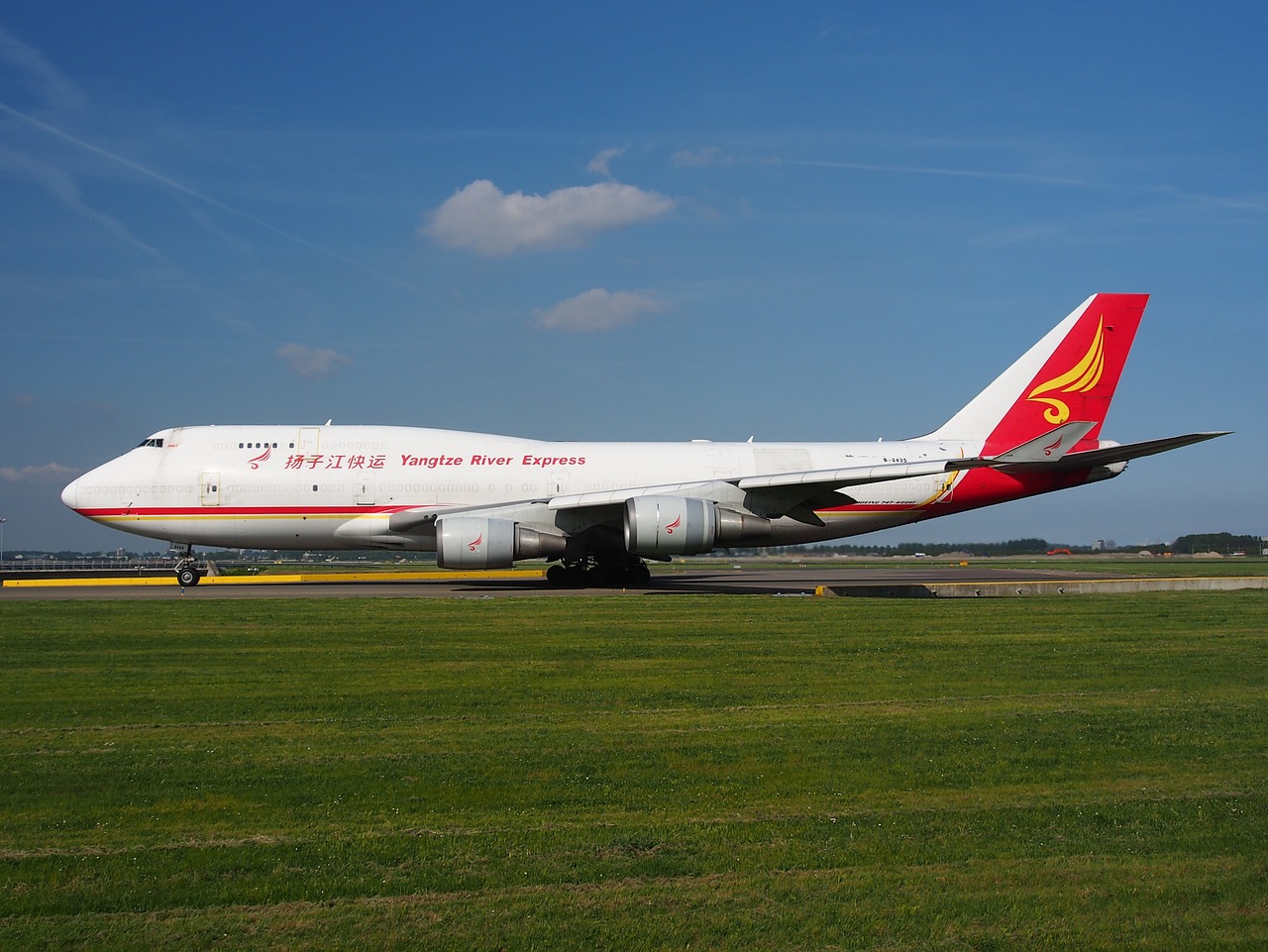 boeing 747 yangtze river express jumbo jet free photo