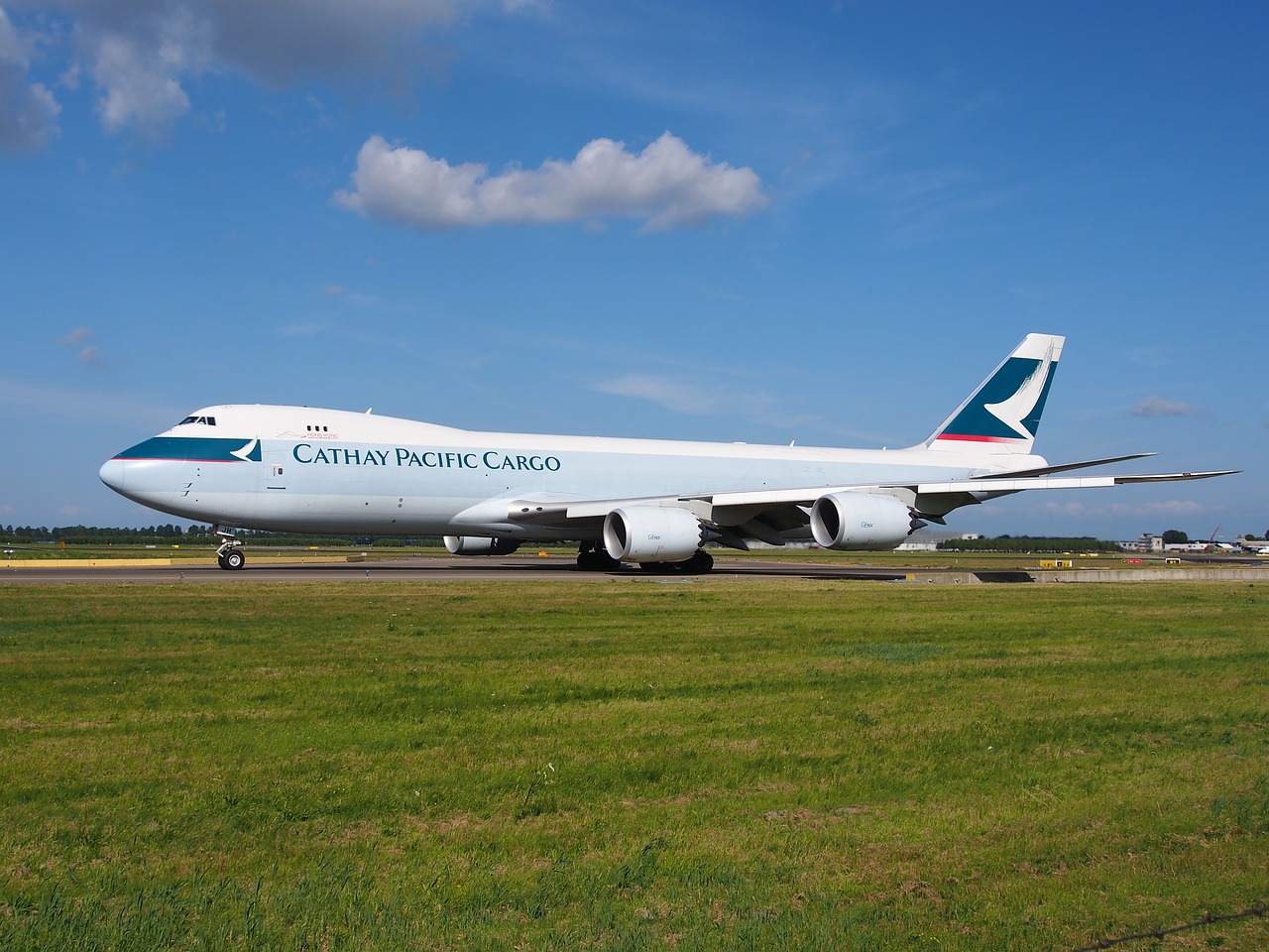 boeing 747 cathay pacific jumbo jet free photo