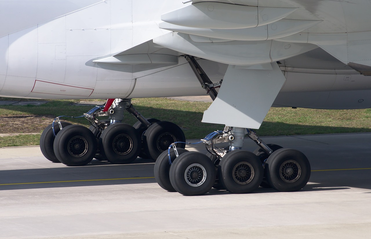 boeing 777 chassis aircraft free photo