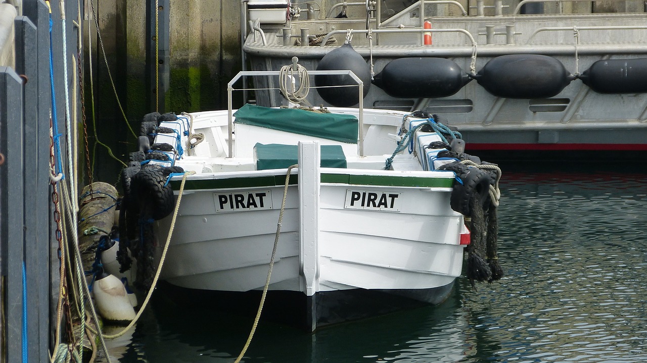 boerteboot helgoland pirate free photo