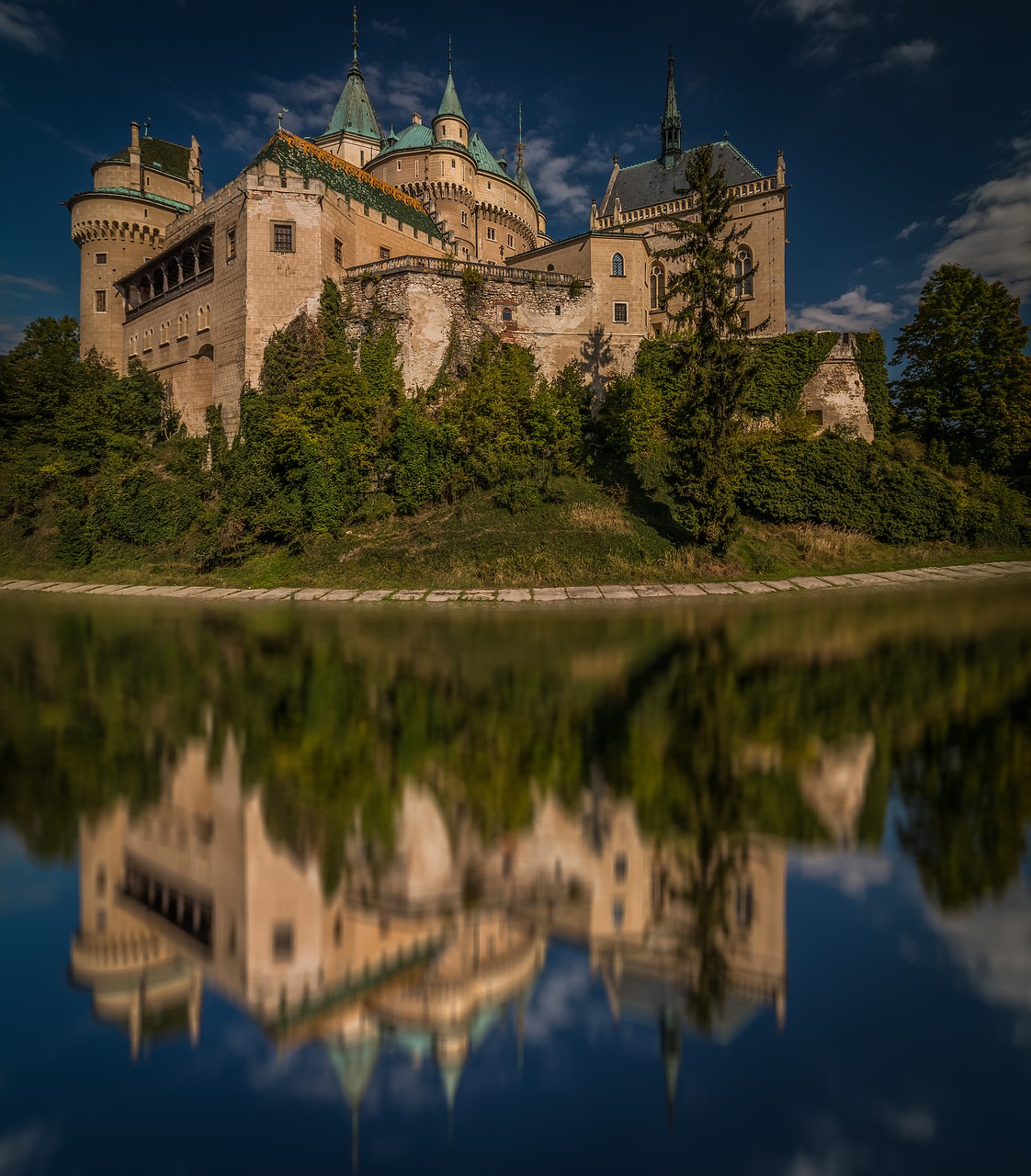 bojnice bojnice castle reflection free photo