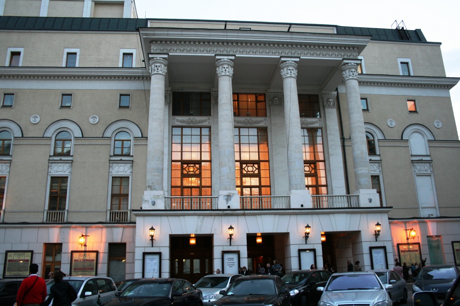 Здания театров москвы