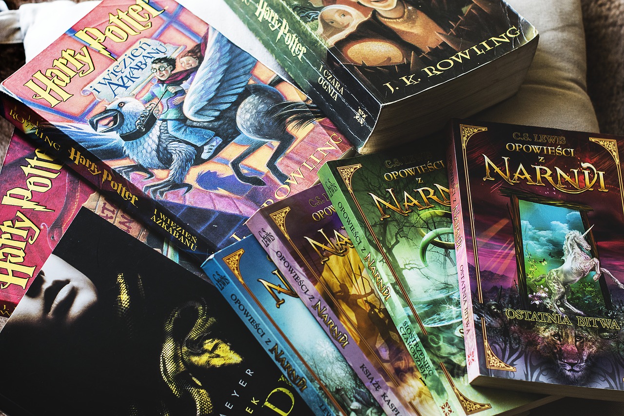 book collection the chronicles of narnia free photo