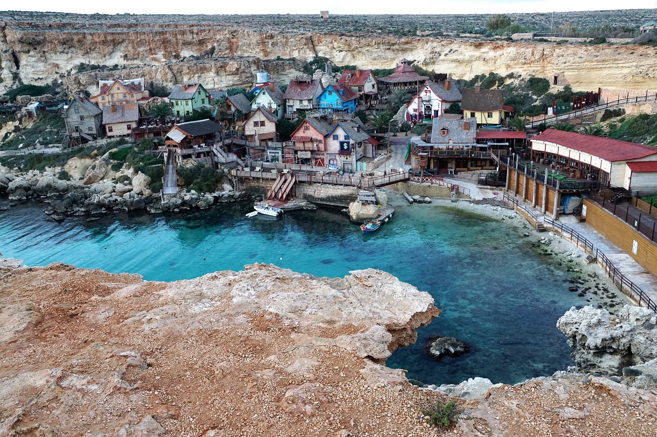 Water village. Popeye Village (деревня попай) на Мальте. Деревня папайя на Мальте.