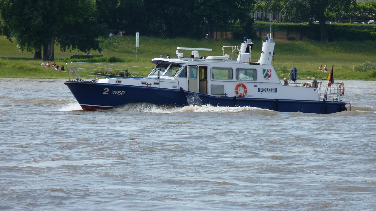 boot police police boat free photo