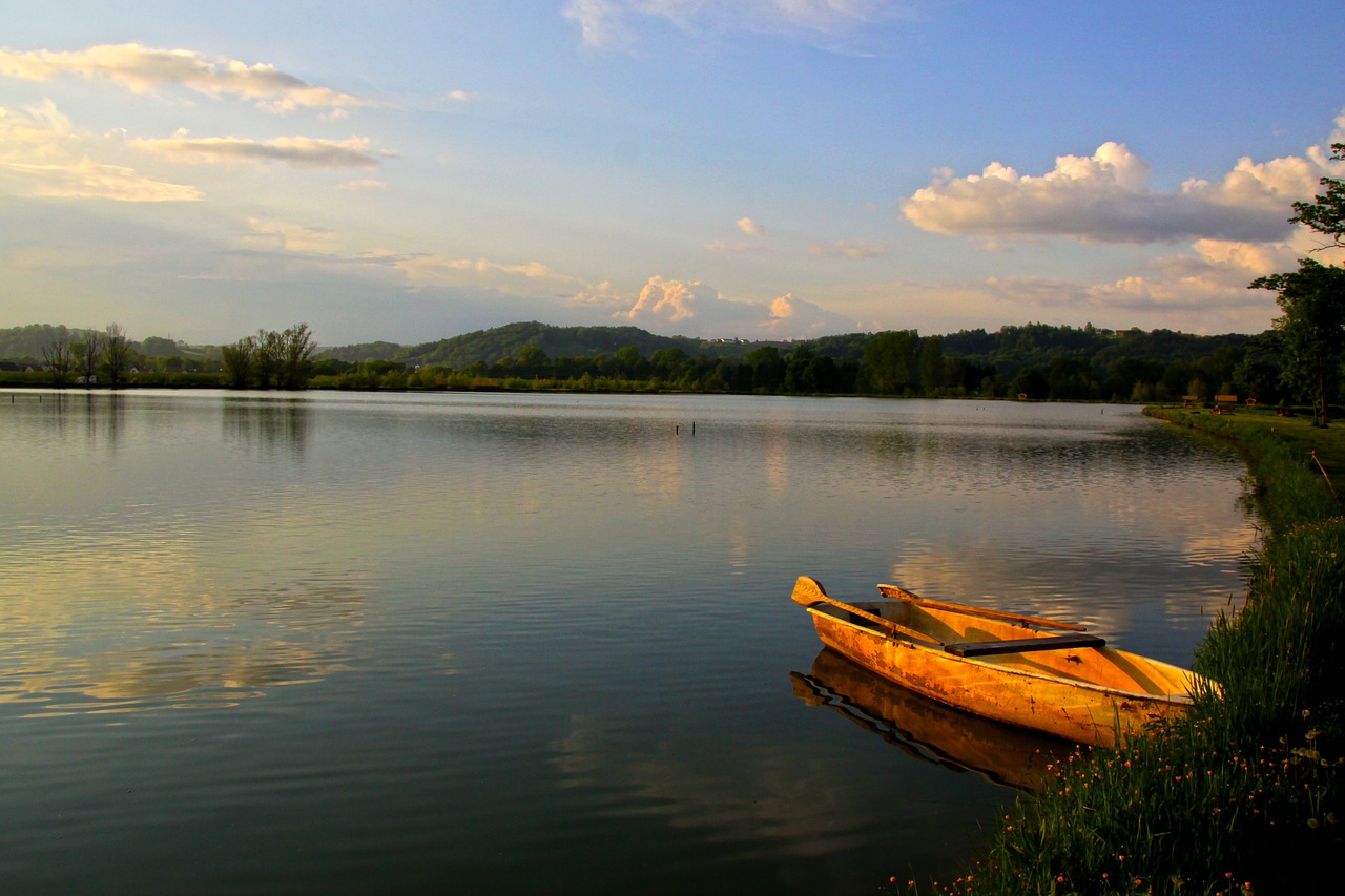 boot lake fish free photo