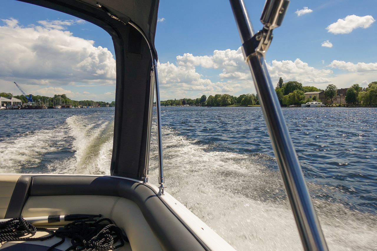 boot powerboat boat trip free photo