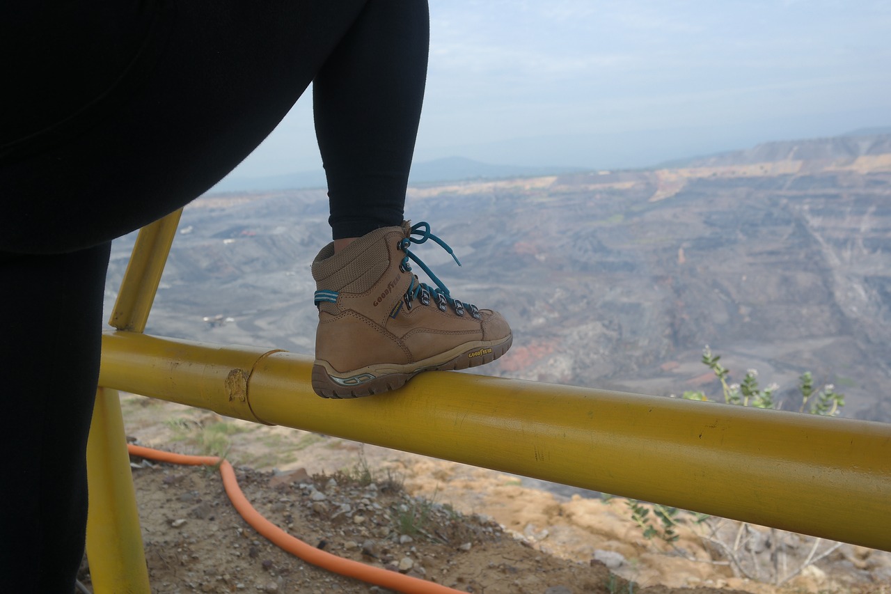 boot carbon mining free photo