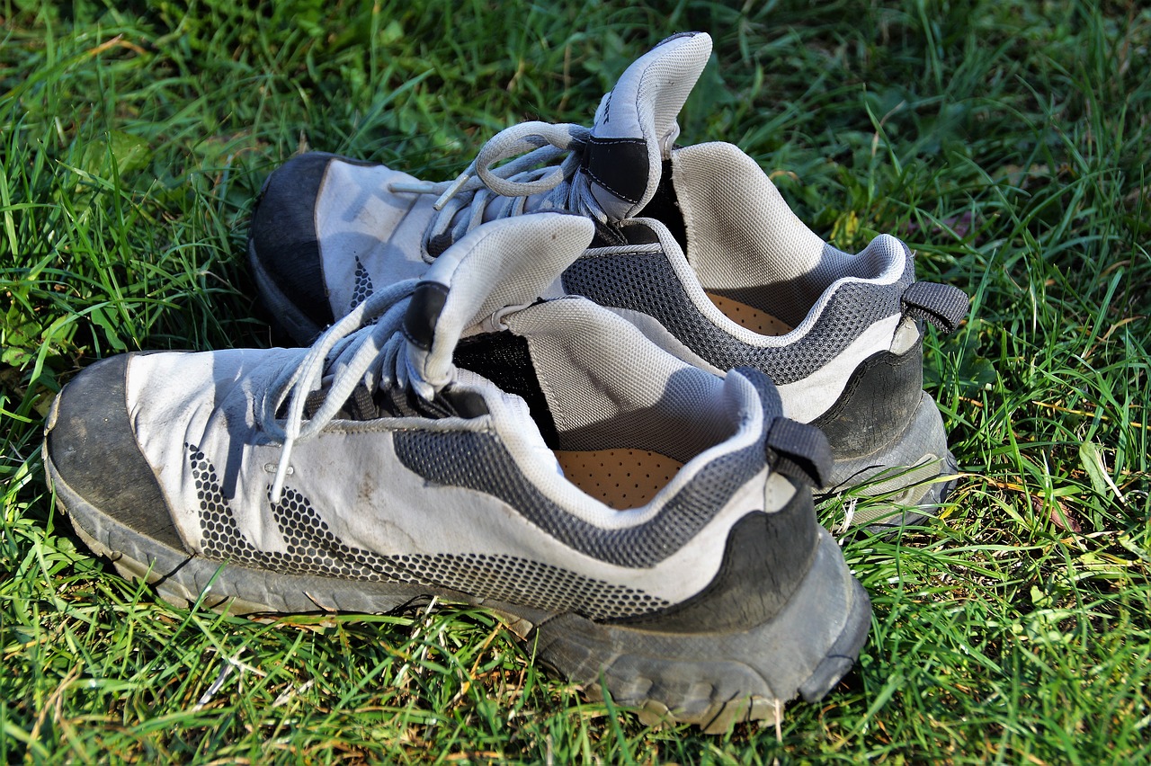 boots in the grass botasky free photo