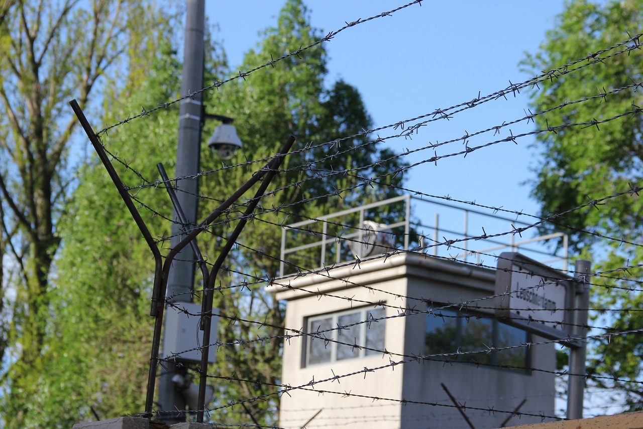 border barbed wire gdr free photo