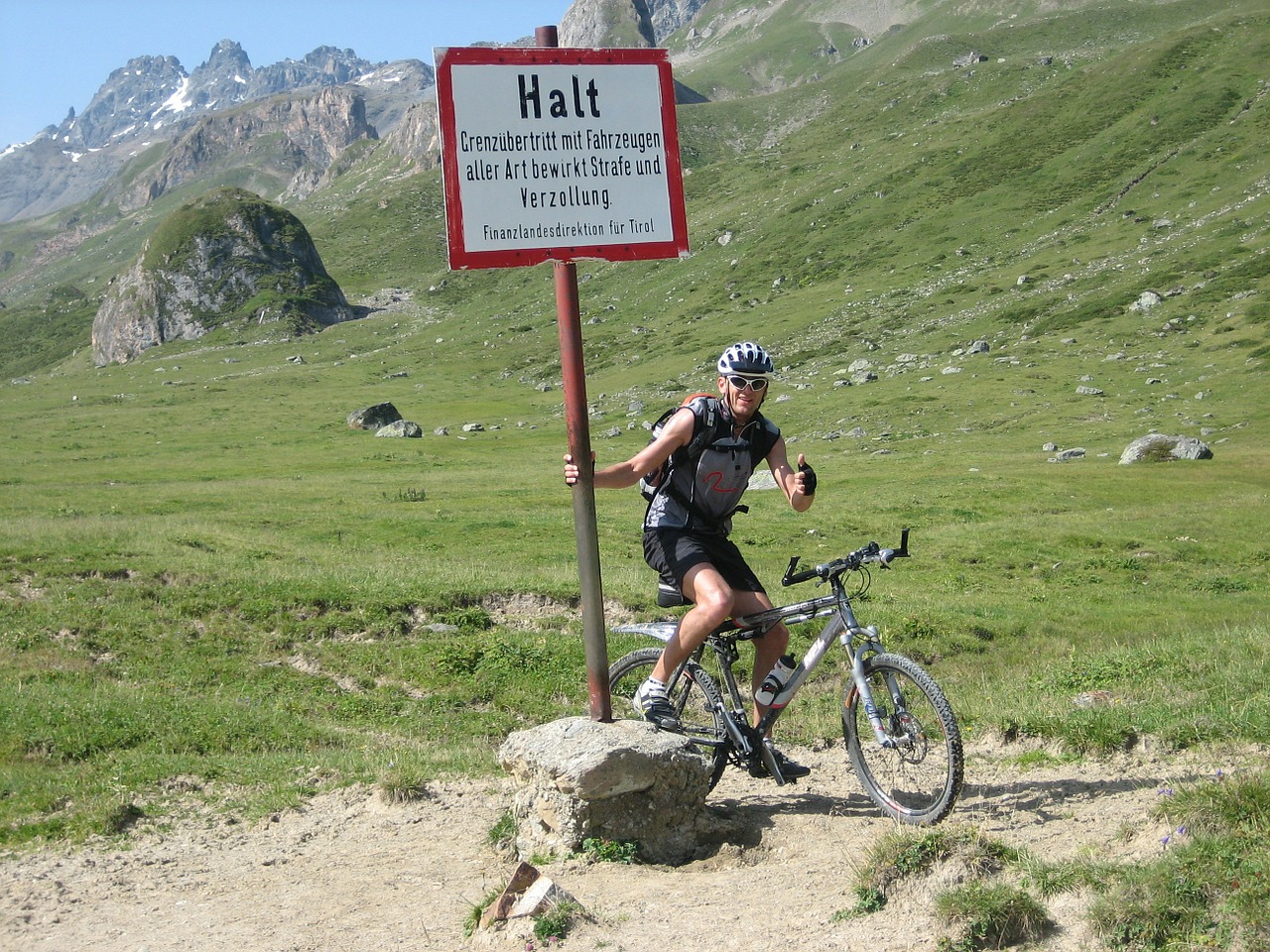 border mountain bike cross exceeded free photo