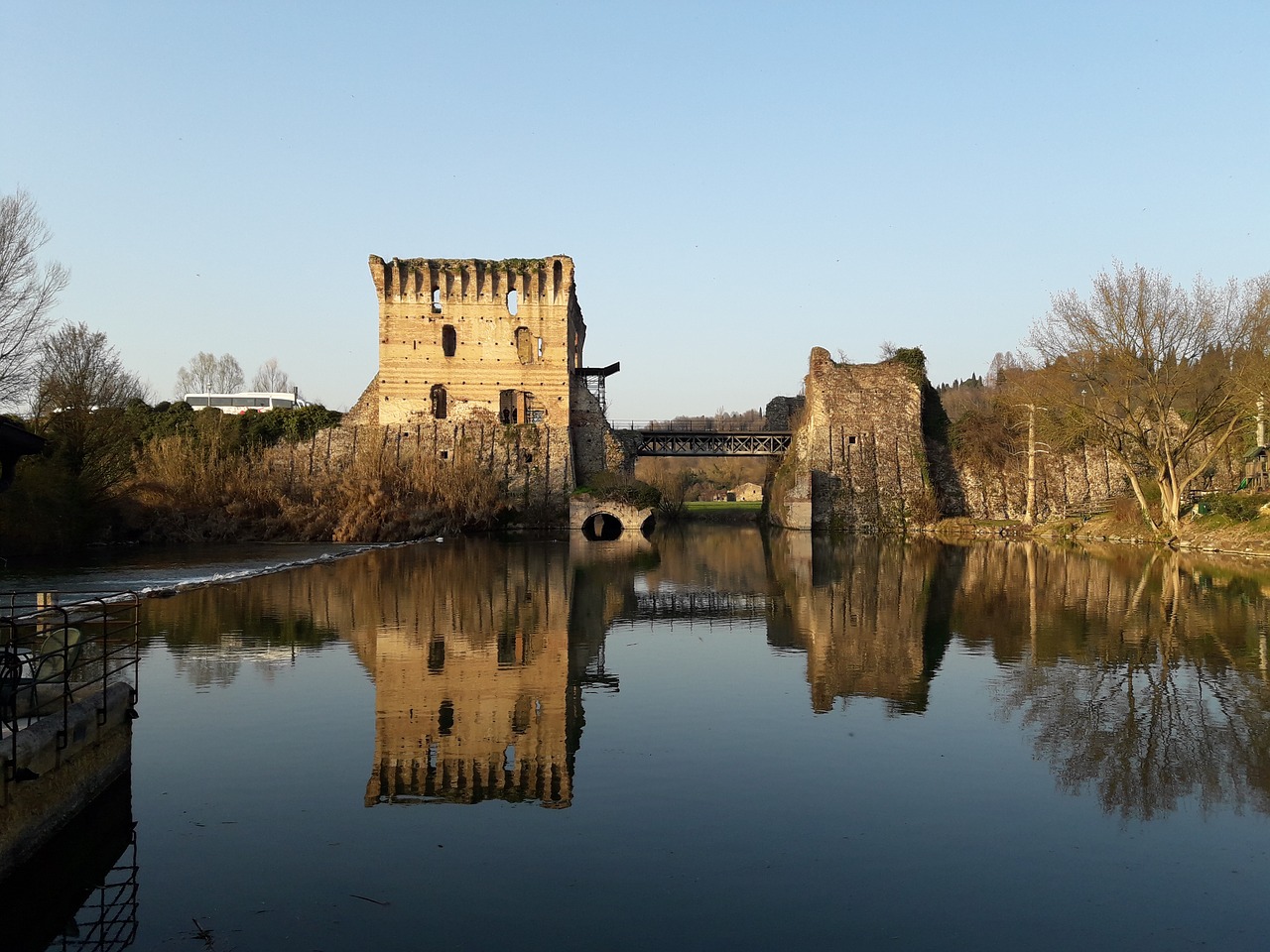 borghetto sul mincio  no person  waters free photo