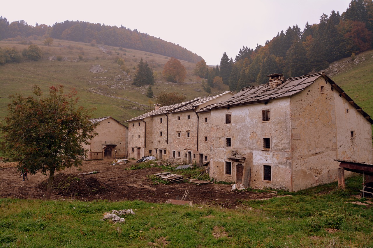 borgo houses mountain free photo