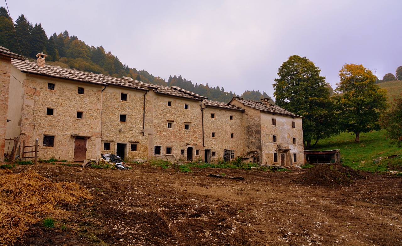 borgo houses mountain free photo