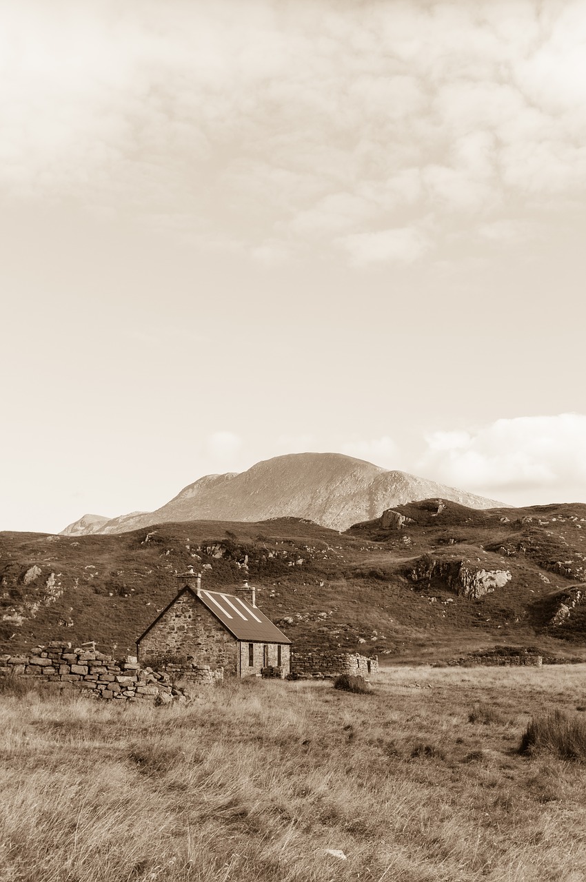 bothy hut off the grid free photo