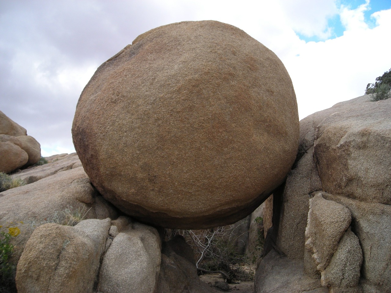 boulder desert california free photo