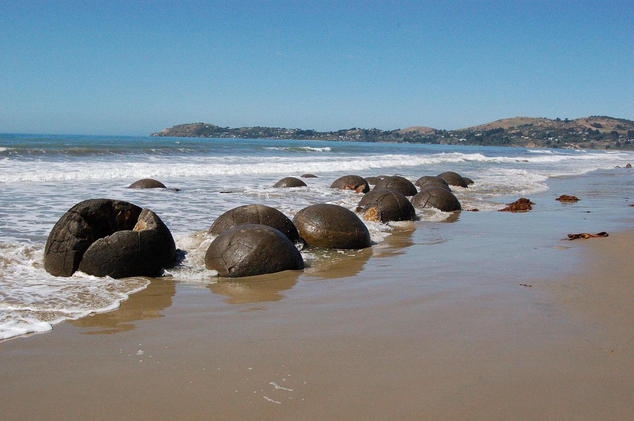boulders moeraki koekohe beach free photo