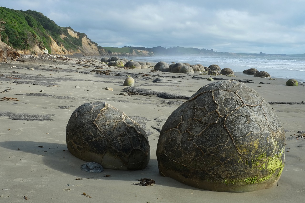 boulders moeraki koekohe beach free photo