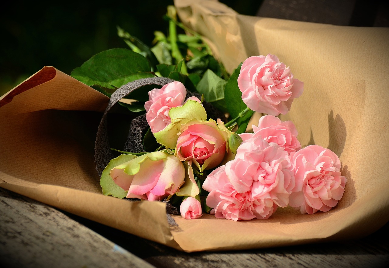 bouquet floral greeting cloves free photo