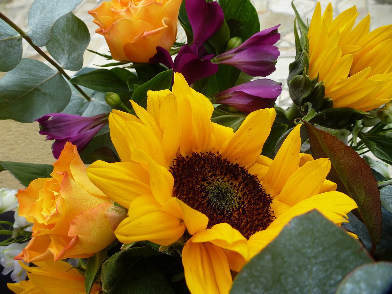 bouquet yellow flowers free photo