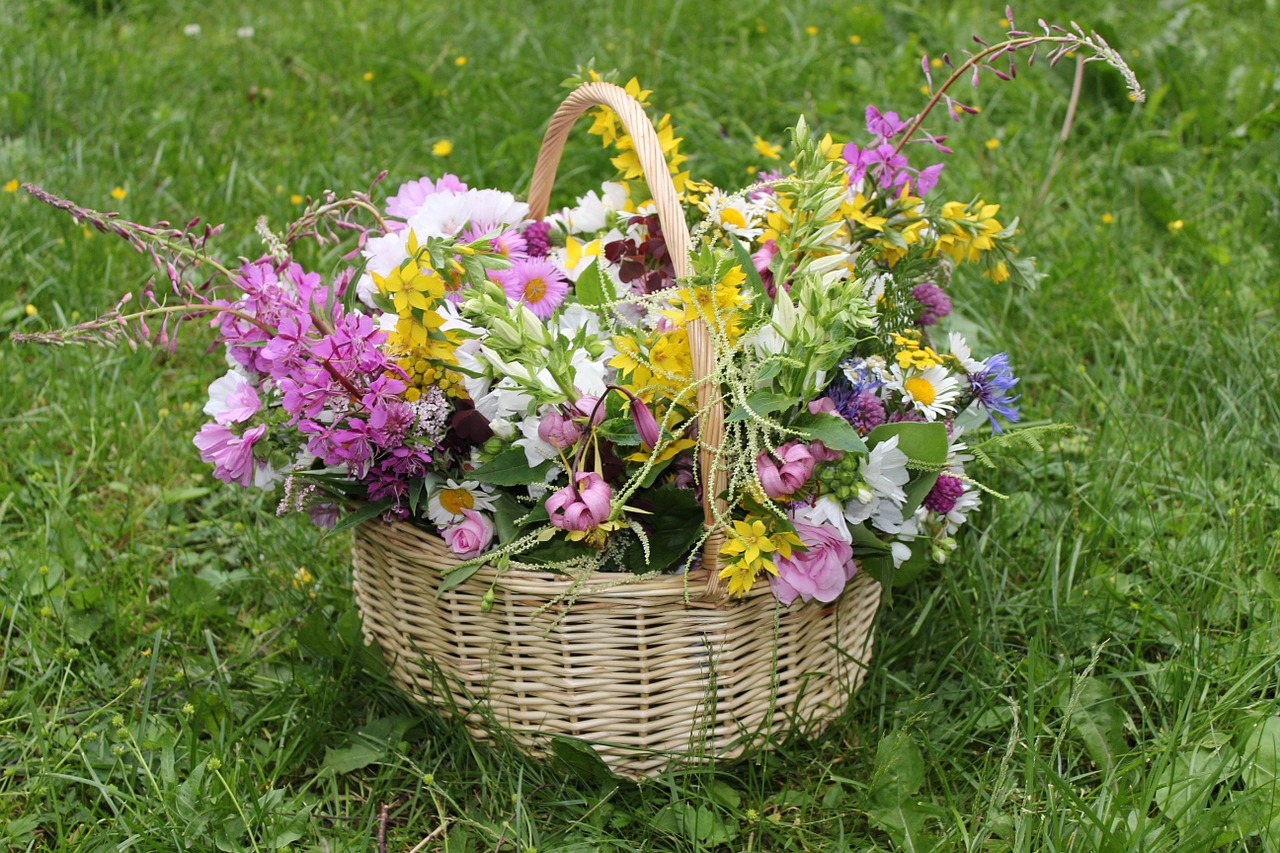 bouquet flowers basket free photo