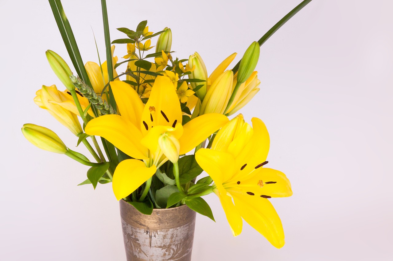 bouquet lily yellow free photo