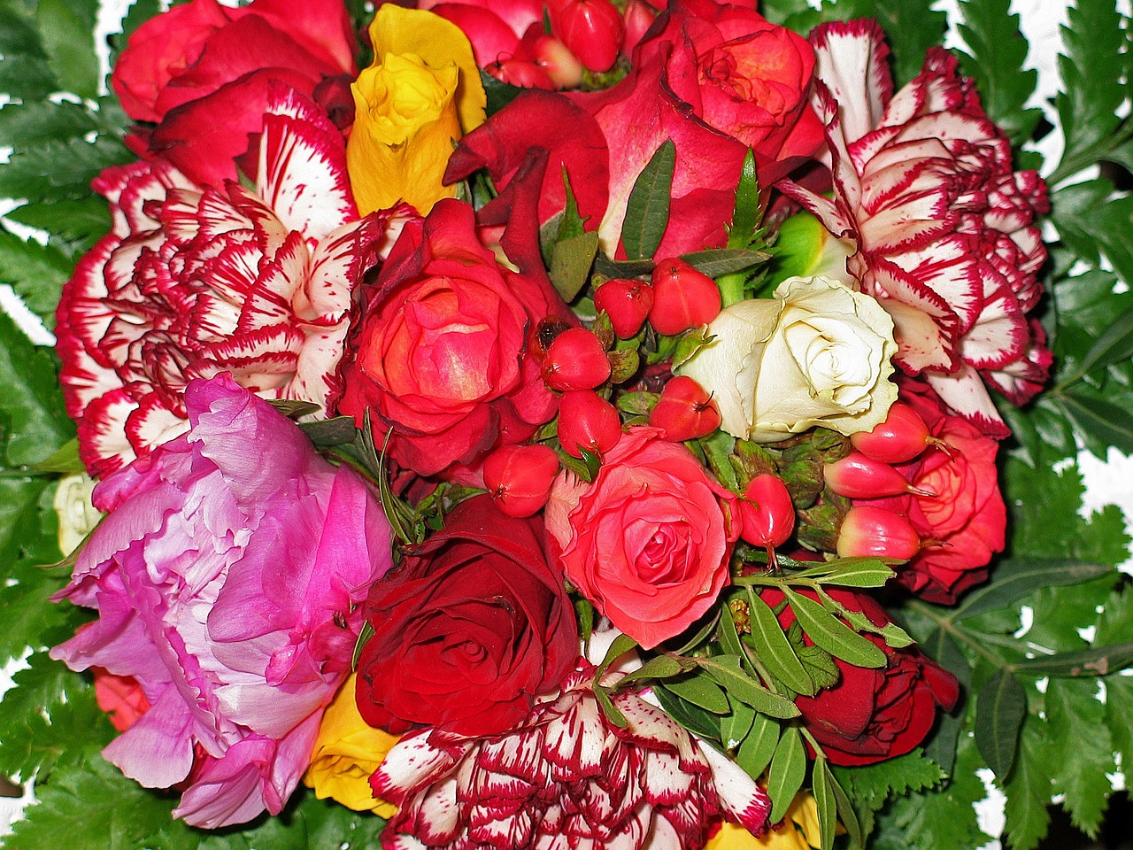 bouquet of flowers florist bouquet of roses free photo