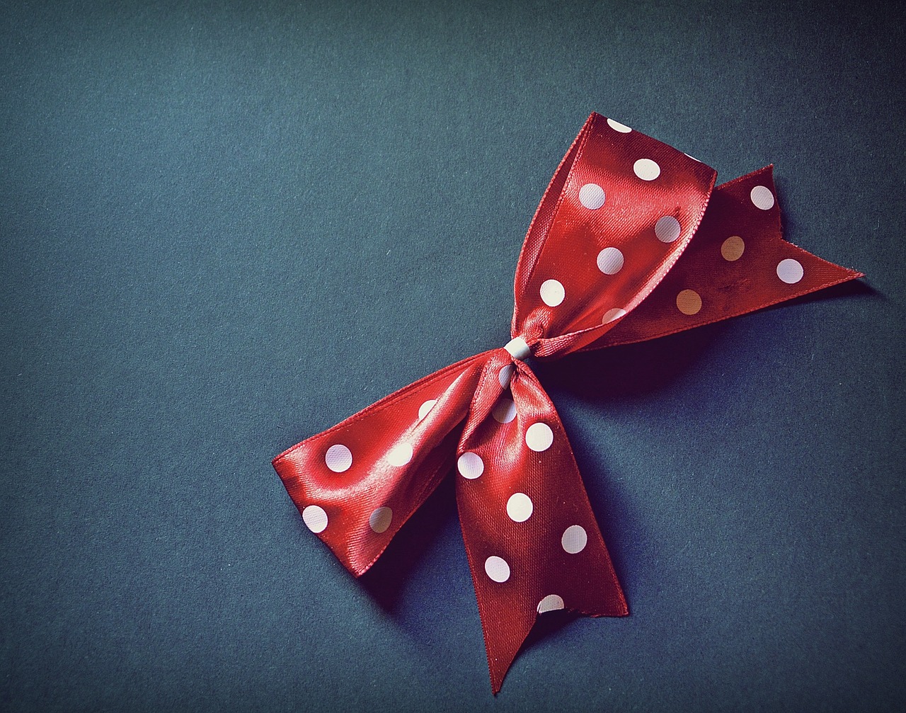 bow polka dots red free photo