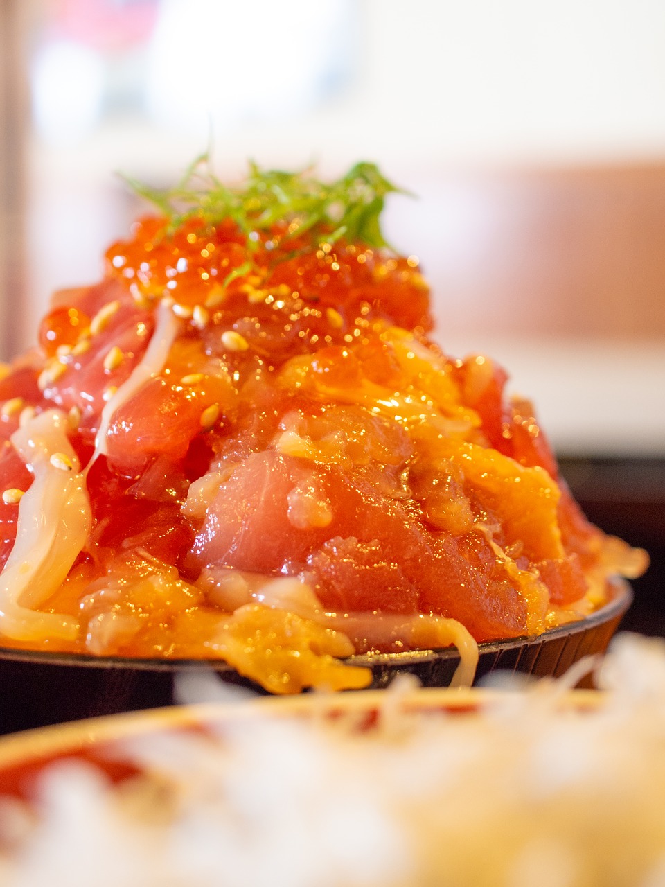 bowl of rice topped with sashimi  lunch  bowl free photo