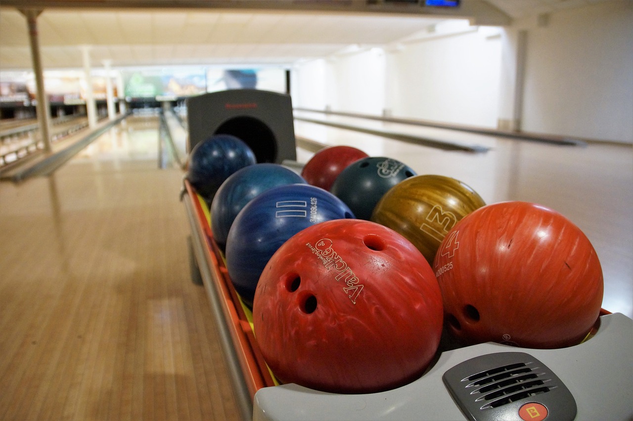 bowling bowling balls fun free photo