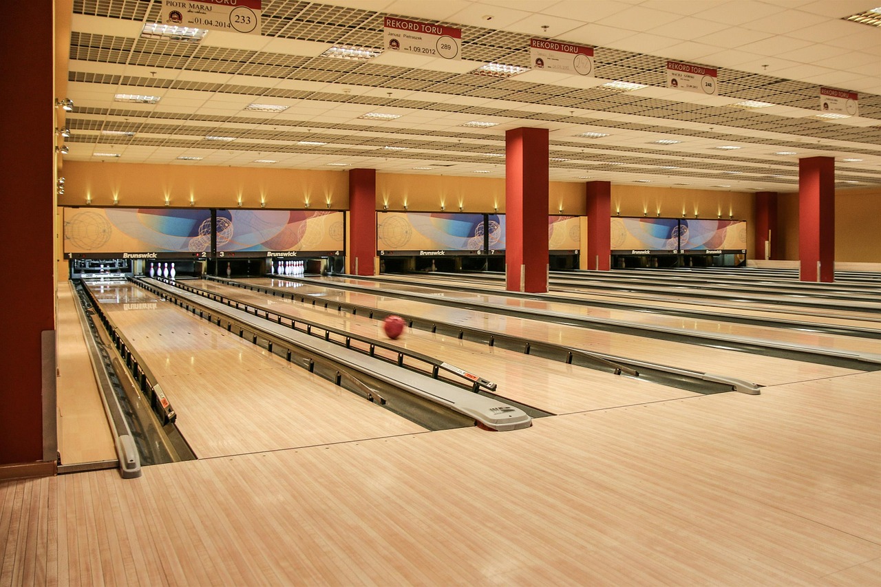 bowling game entertainment free photo