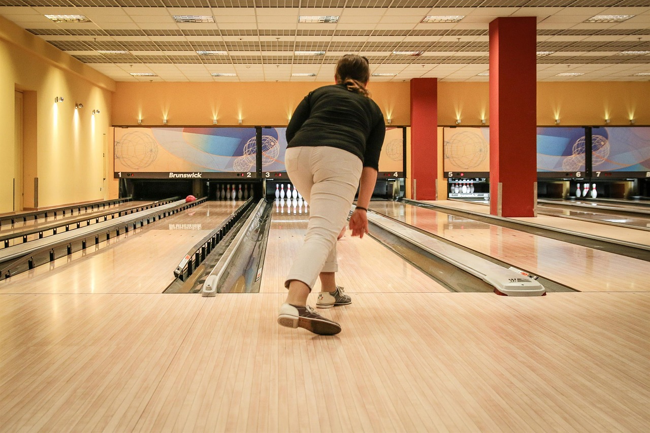 bowling game entertainment free photo