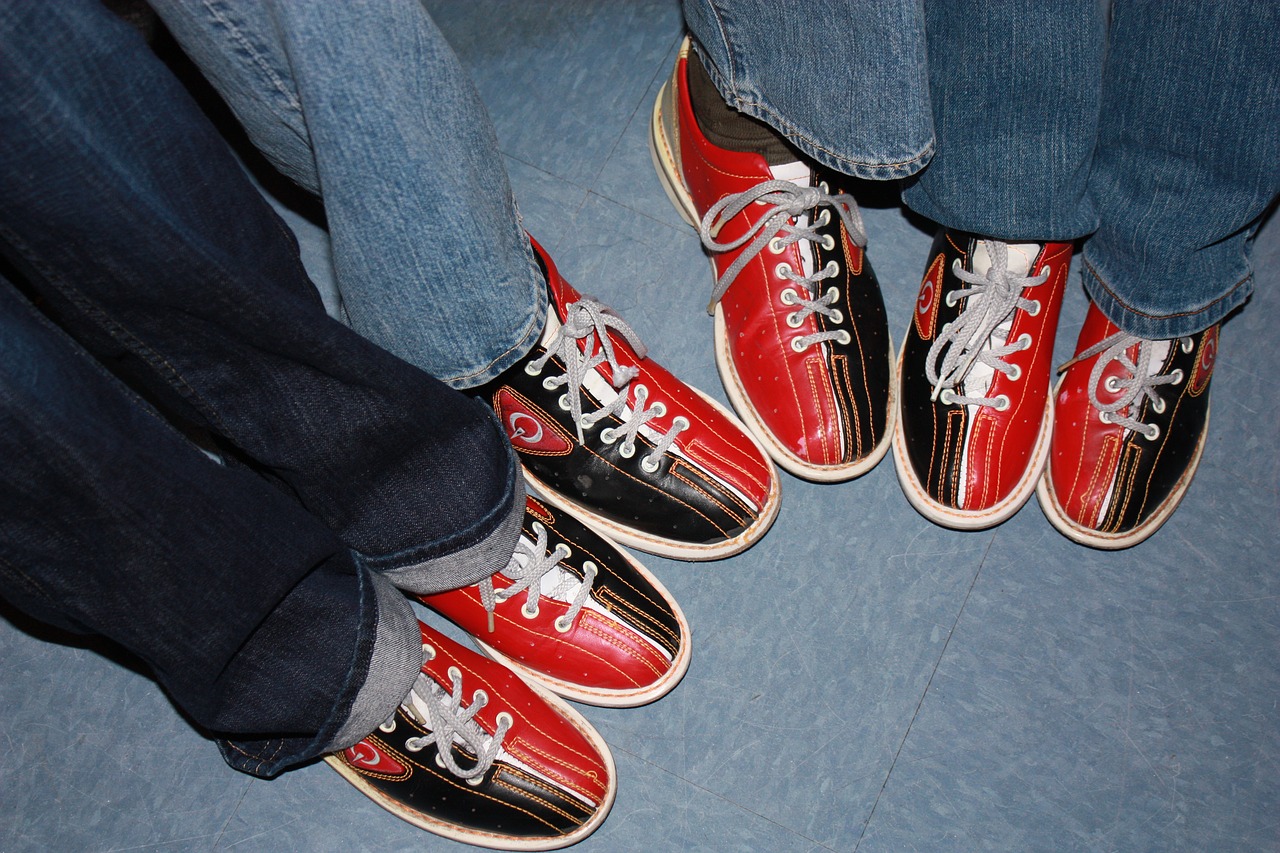 bowling shoes  red  black free photo