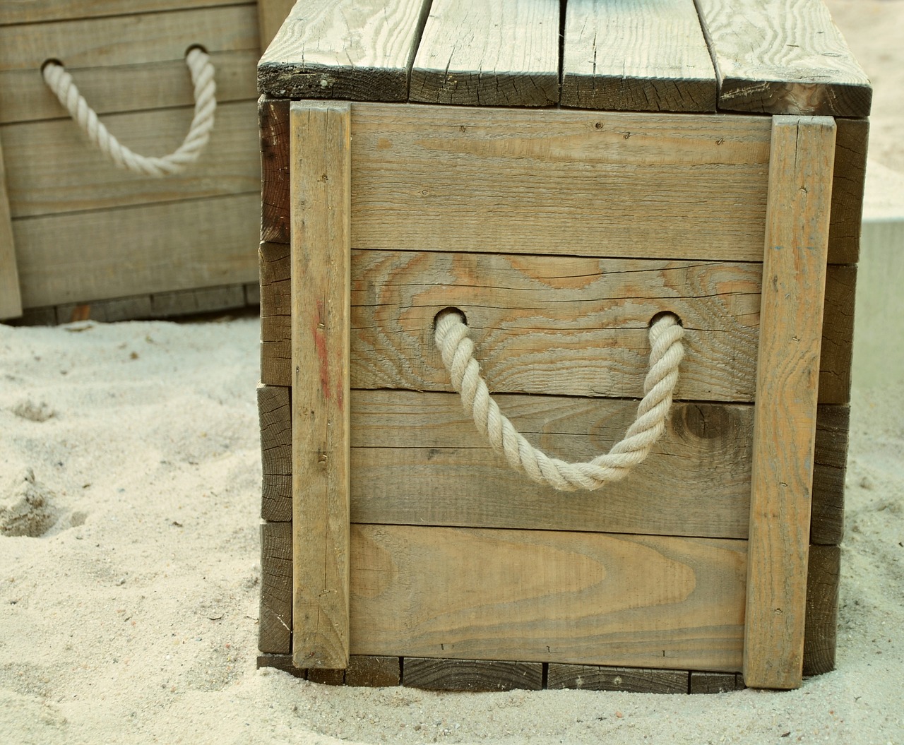 box beach wooden box free photo