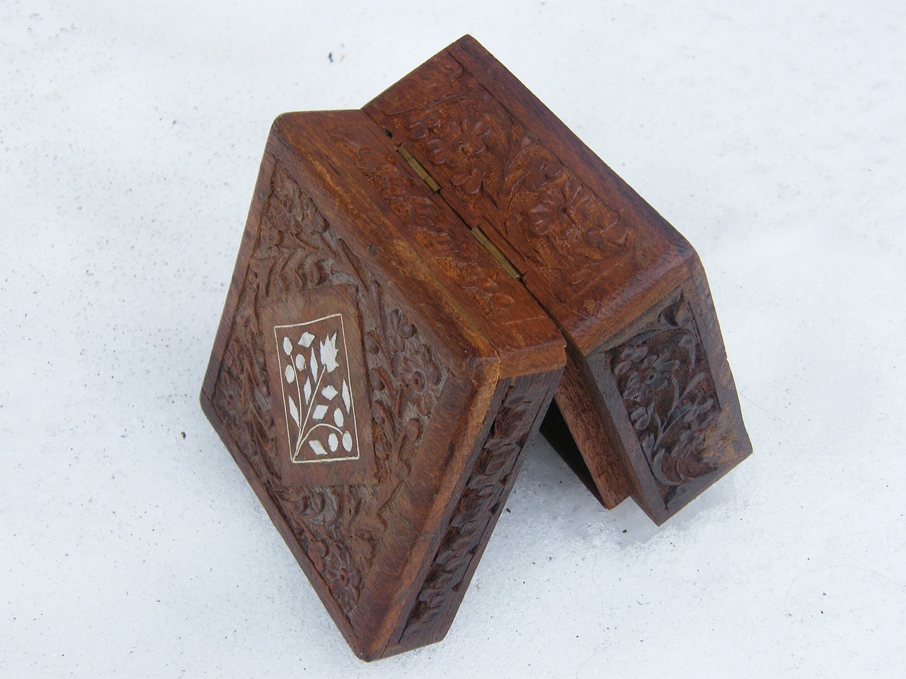 box brown carved free photo