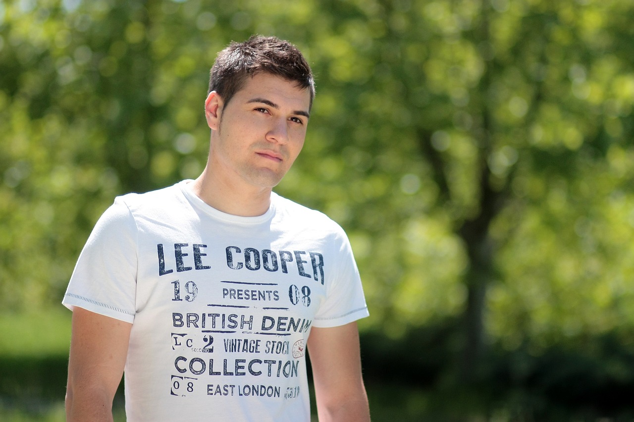 boy model t-shirt free photo