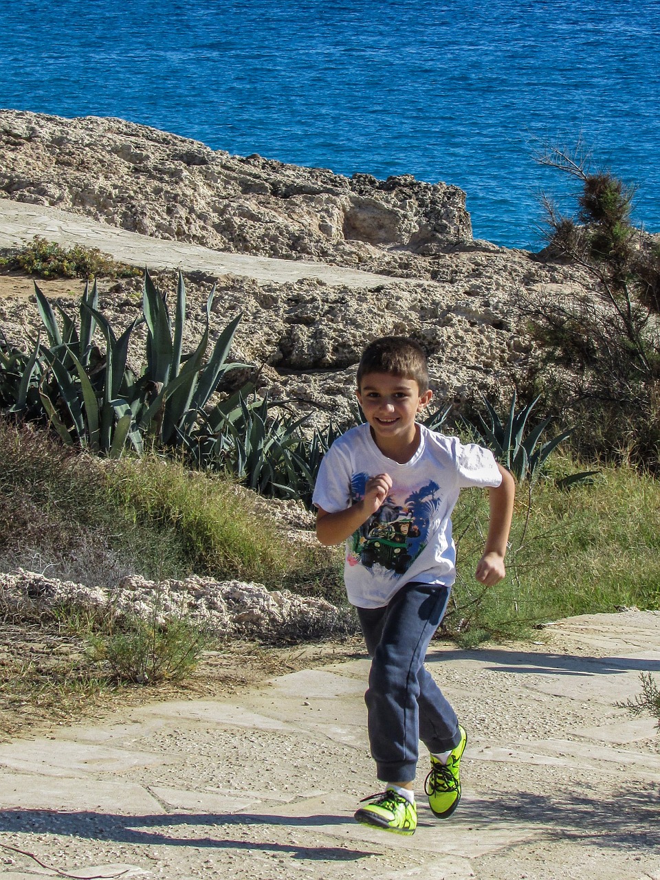 boy kid running free photo