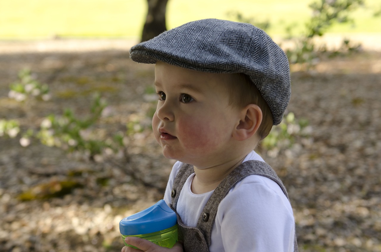 boy toddler drink free photo