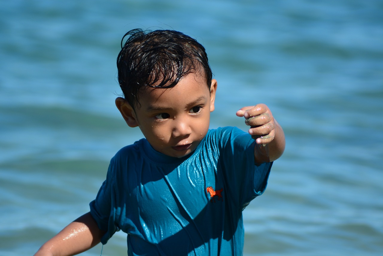 boy kid playing free photo