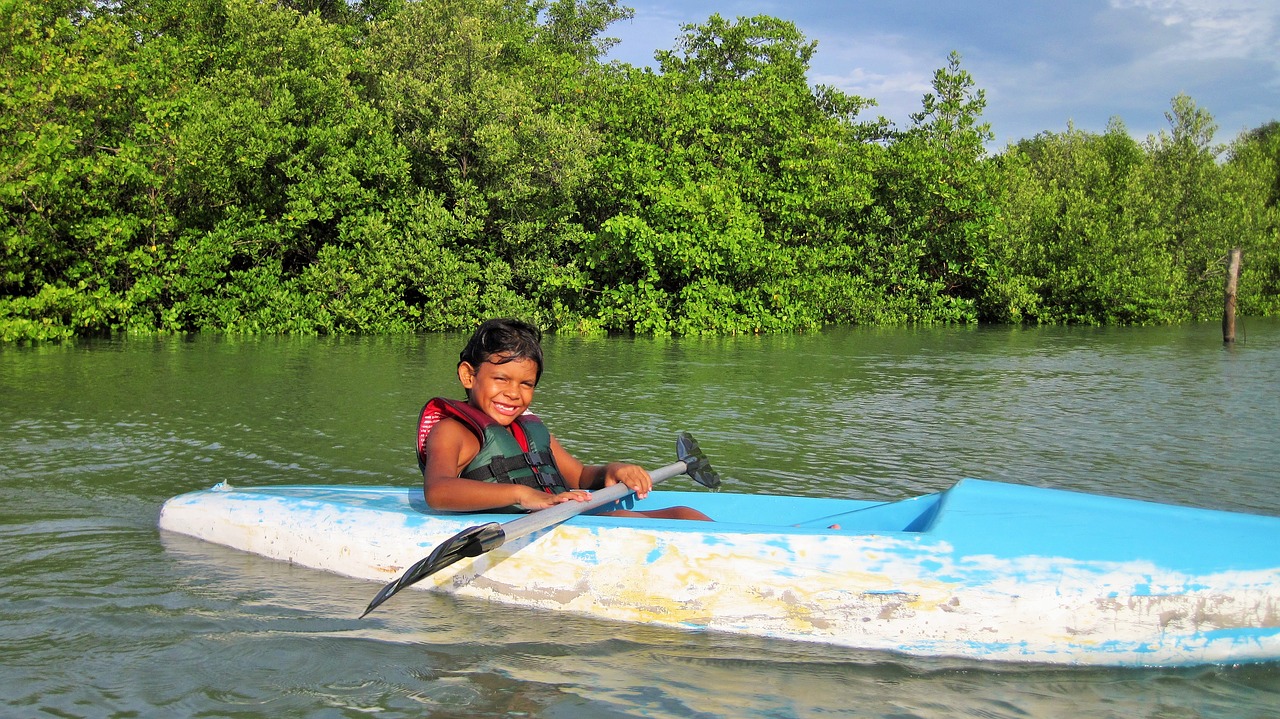 boy  kayak  mangue free photo