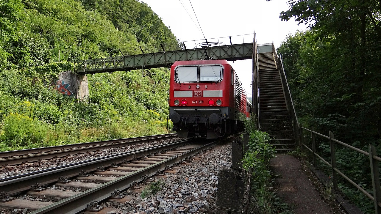 br 143 geislingen-climb fils valley railway free photo
