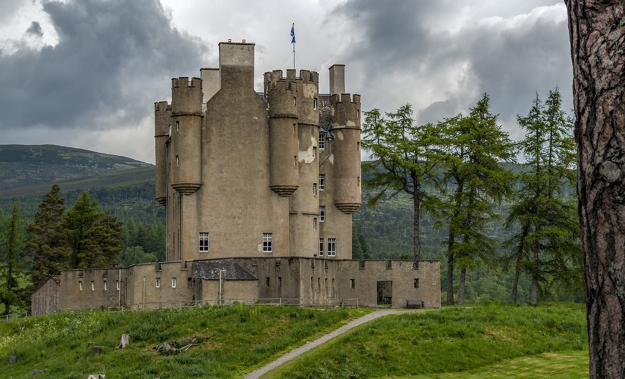 braemar castle  scotland  castle free photo