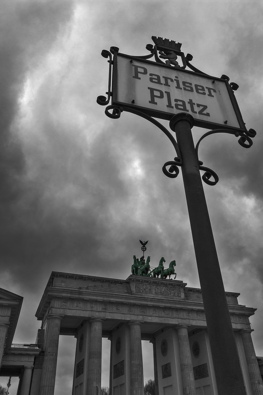 brandenburg gate  paris burst  berlin free photo