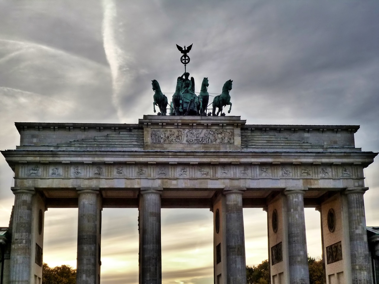 brandenburg gate berlin landmark free photo