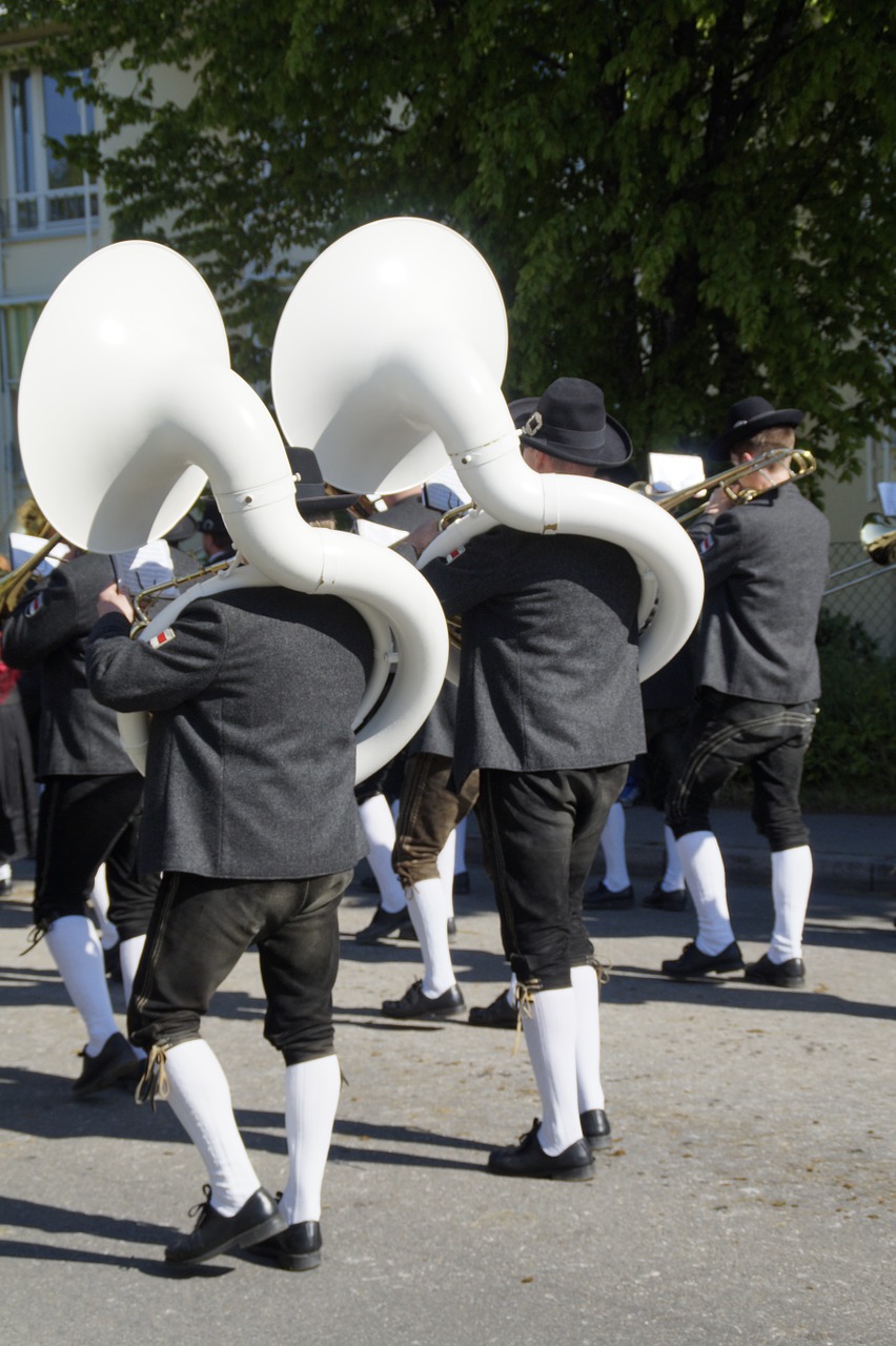 brass band marching costume free photo