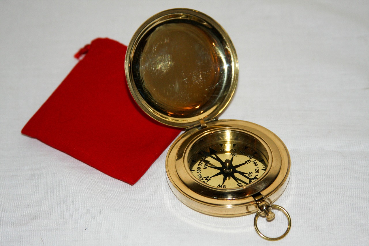 brass nautical compass stylish gift compass a marine gift free photo