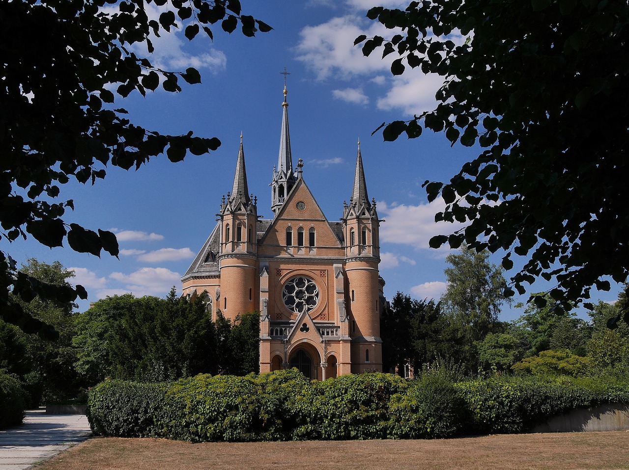 braunschweig  main cemetery  chapel free photo