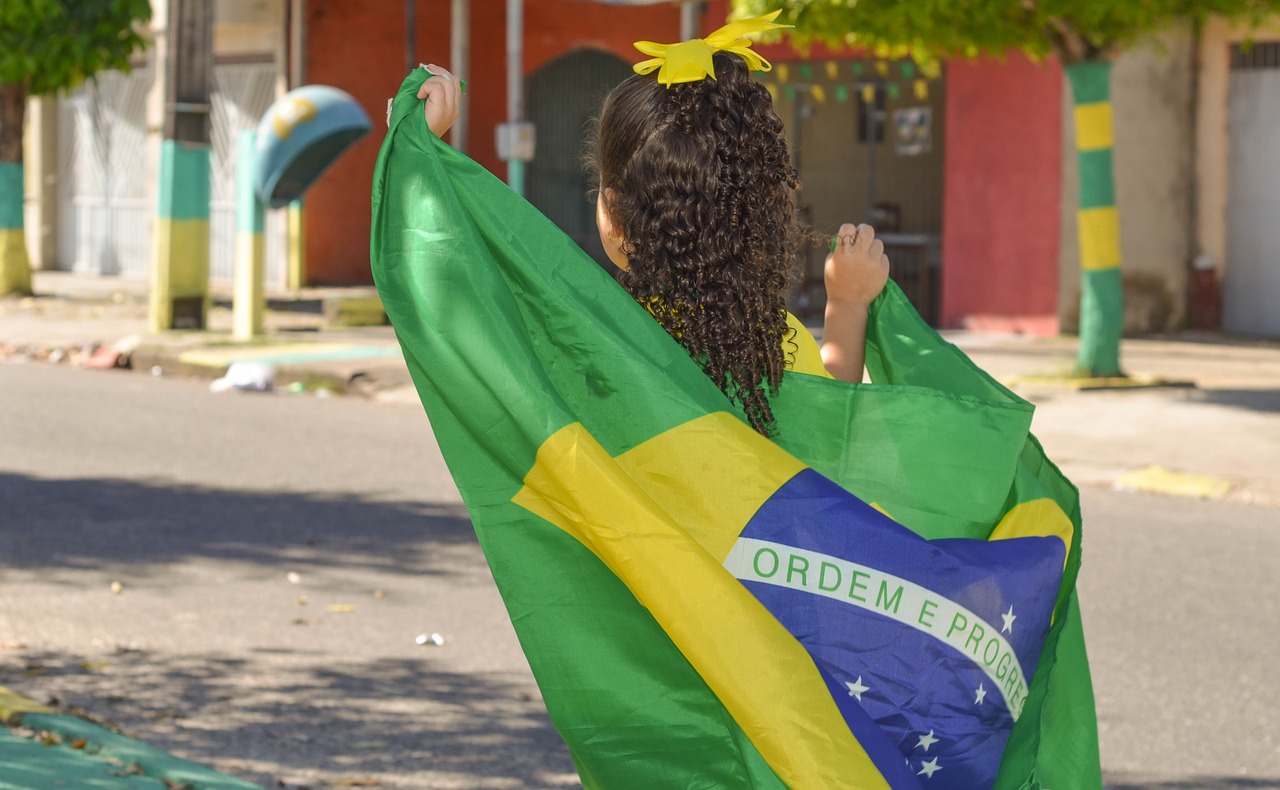 brazil  football  brazilian child free photo