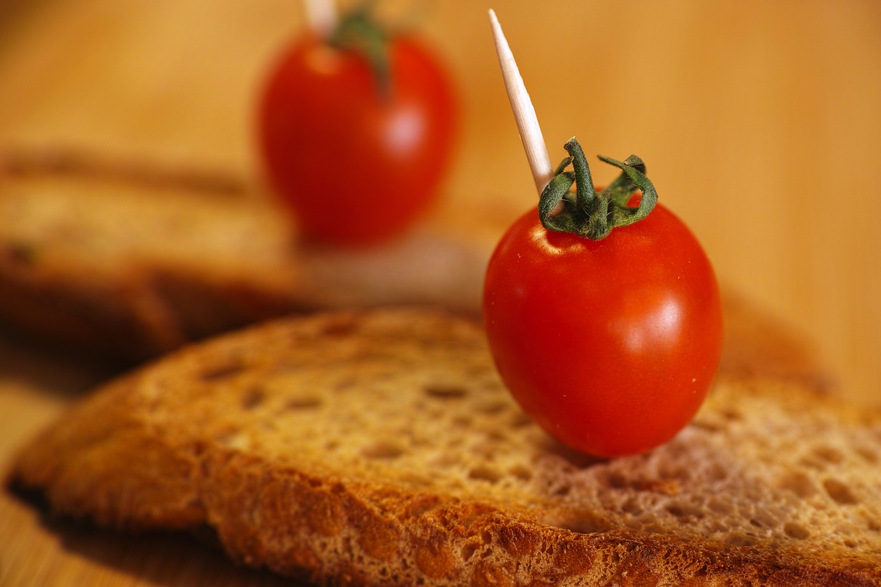 bread tomato snack free photo