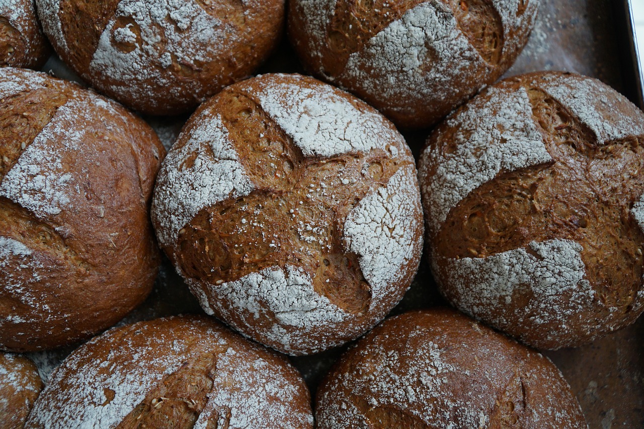 bread  baked goods  breakfast free photo